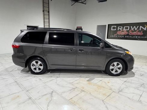 Used 2015 Toyota Sienna LE image 8