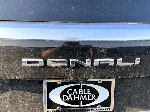 Used 2025 GMC Yukon Denali w/ Sun & Power Step Package AWD/4WD image 6