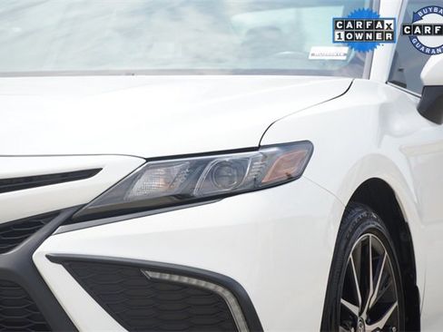 Used 2024 Toyota Camry SE image 4