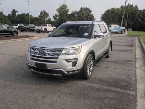 Used 2018 Ford Explorer Limited w/ Equipment Group 301A FWD image 7
