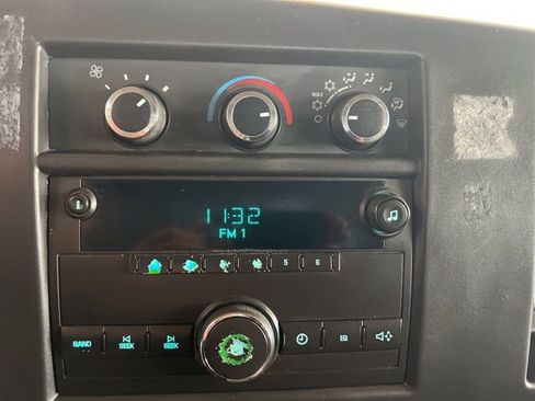 Used 2014 Chevrolet Express 2500 image 27