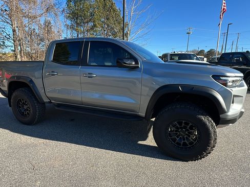 Used 2025 Chevrolet Colorado ZR2 w/ Technology Package image 5