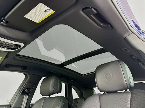 New 2026 Porsche Macan image 23