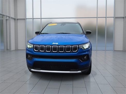 Used 2022 Jeep Compass Limited image 3