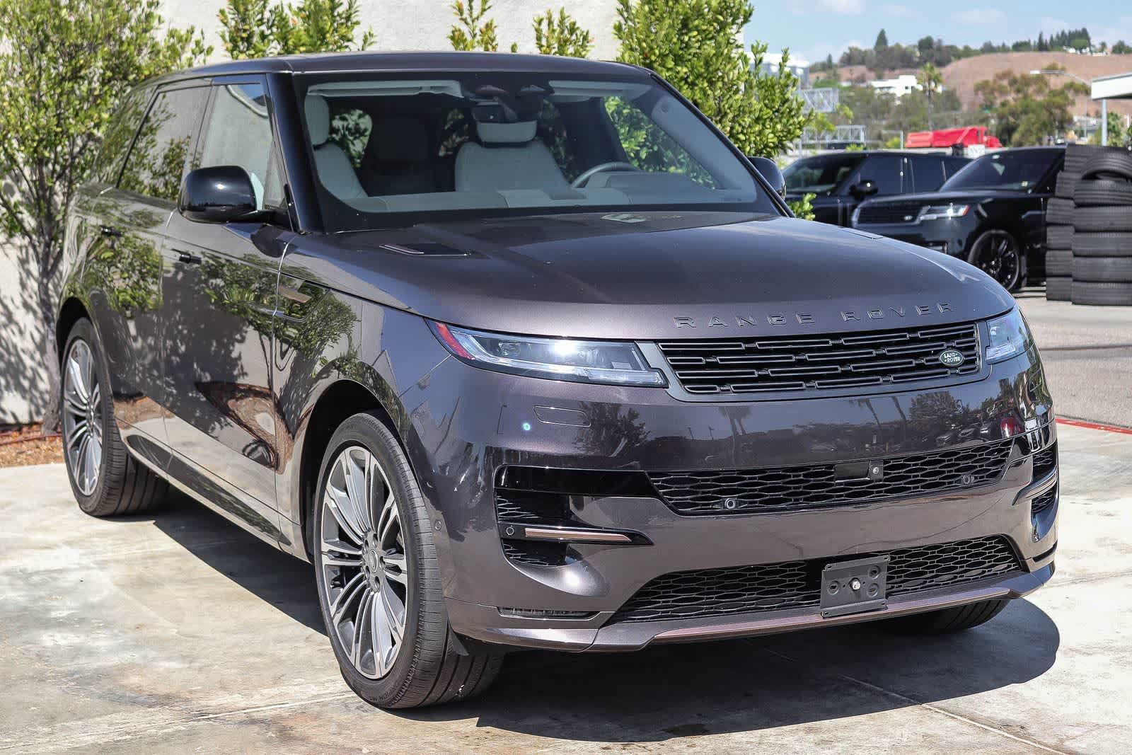 Used 2025 Land Rover Range Rover Sport Dynamic SE AWD/4WD image 3