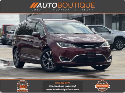 Used 2018 Chrysler Pacifica Limited w/ Tire & Wheel Group