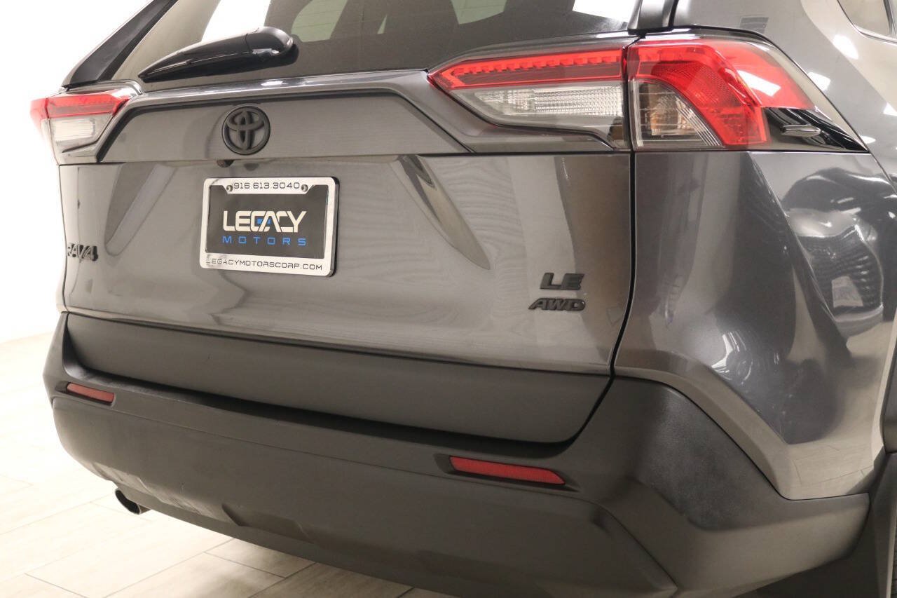 Used 2020 Toyota RAV4 LE w/ Carpet Mat Package AWD/4WD image 90