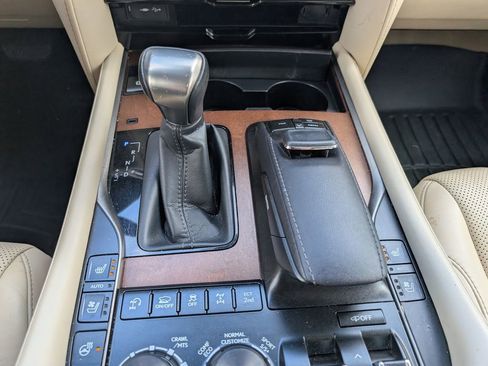 Used 2018 Lexus LX 570 4WD image 47