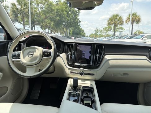 Certified 2023 Volvo XC60 B5 Plus AWD/4WD image 30