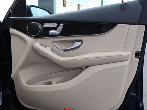 Used 2022 Mercedes-Benz GLC 300 image 26