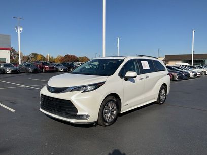 Used 2021 Toyota Sienna XLE