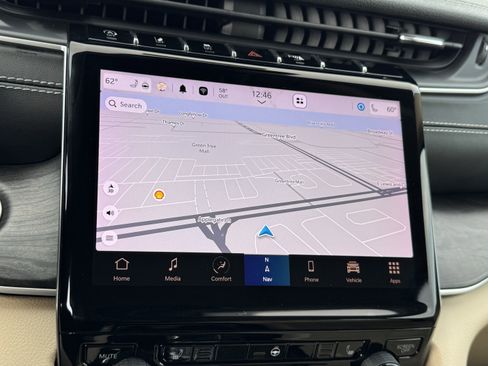 Used 2022 Jeep Grand Cherokee Limited image 7