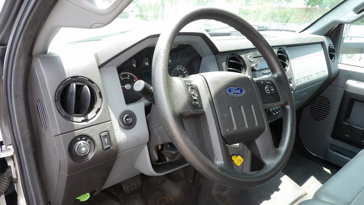 Used 2016 Ford F750 2WD Regular Cab Super Duty image 8