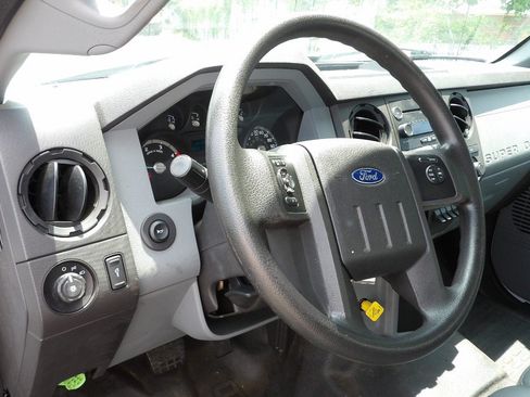 Used 2016 Ford F750 2WD Regular Cab Super Duty image 8