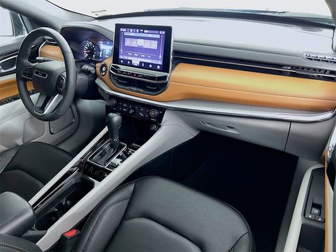 Used 2024 Jeep Compass Limited image 26