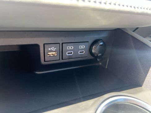 Used 2023 Toyota Highlander XLE FWD image 21