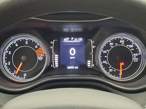Used 2019 Jeep Cherokee Latitude w/ Popular Appearance Group AWD/4WD image 23