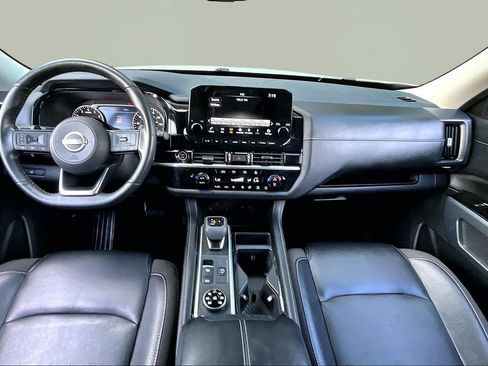 Used 2023 Nissan Pathfinder SL w/ Black Appearance Package AWD/4WD image 9