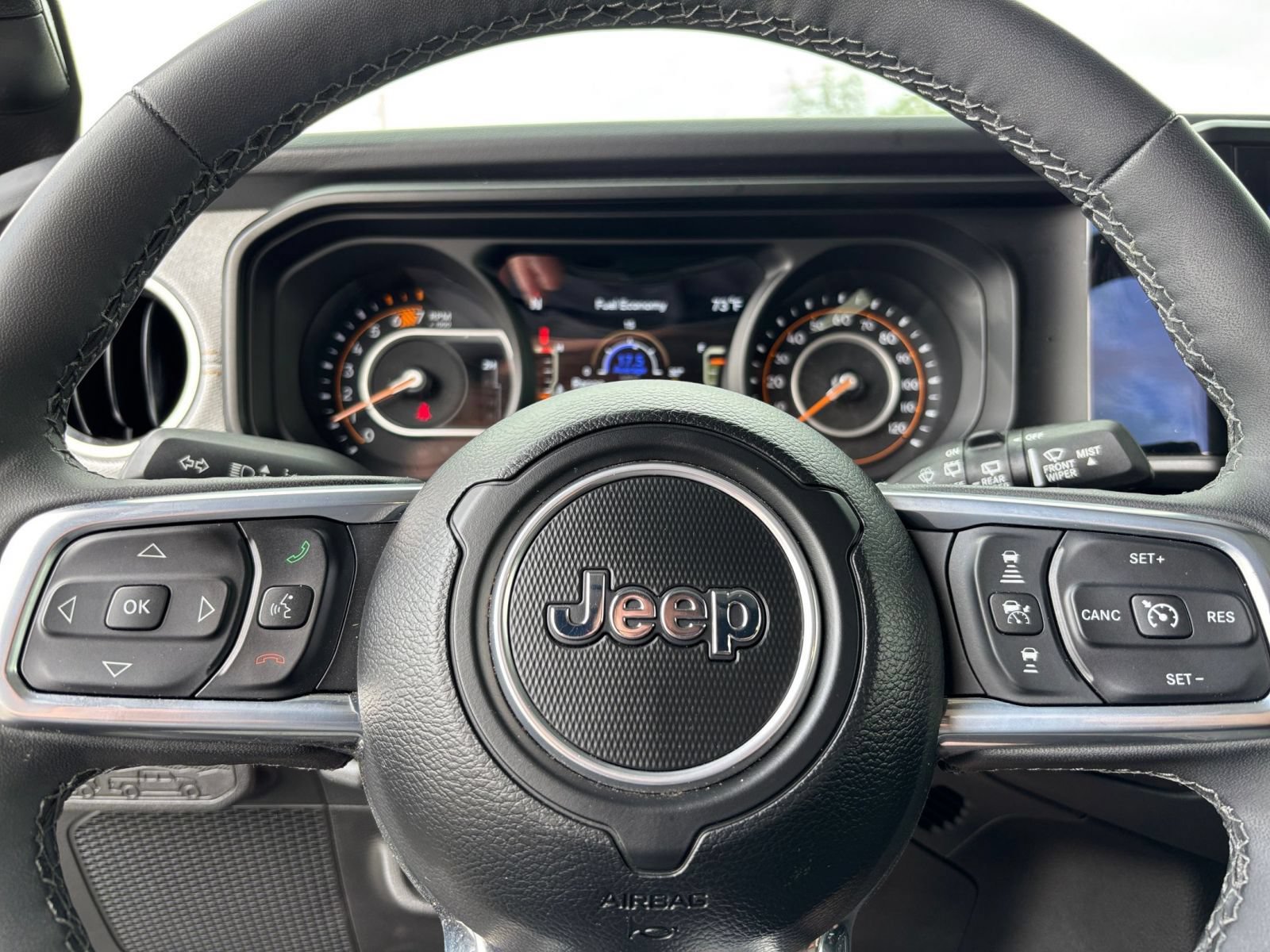 Used 2025 Jeep Wrangler Unlimited Sahara AWD/4WD image 27