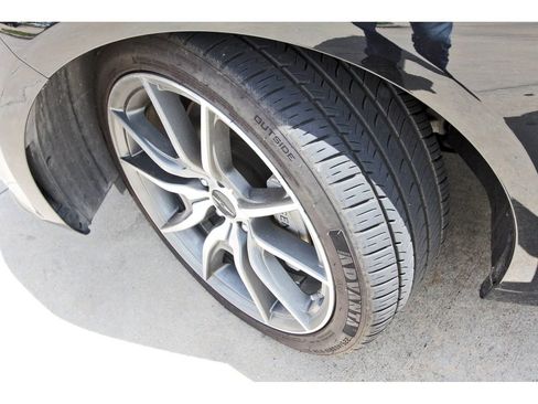 Used 2025 Genesis G70 2.5T RWD image 11