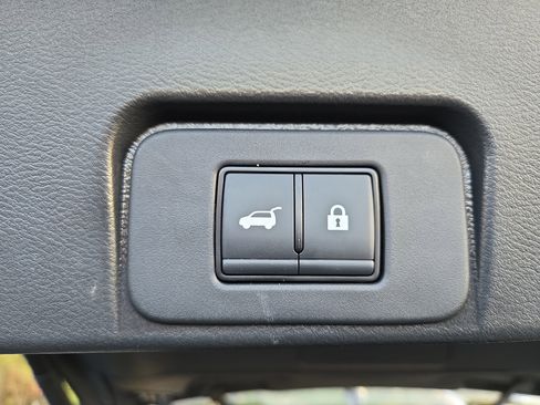 Used 2023 Nissan Rogue SL w/ SL Premium Package image 10