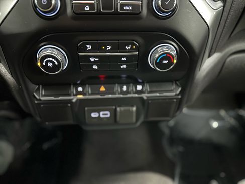 Used 2020 Chevrolet Silverado 1500 LT image 24