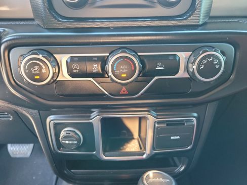 Used 2021 Jeep Gladiator Sport image 13