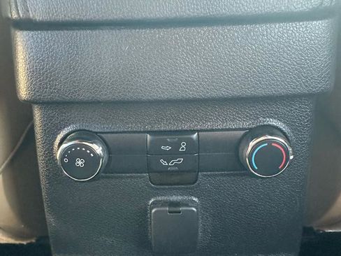 Used 2016 Ford Explorer XLT w/ Equipment Group 202A AWD/4WD image 31