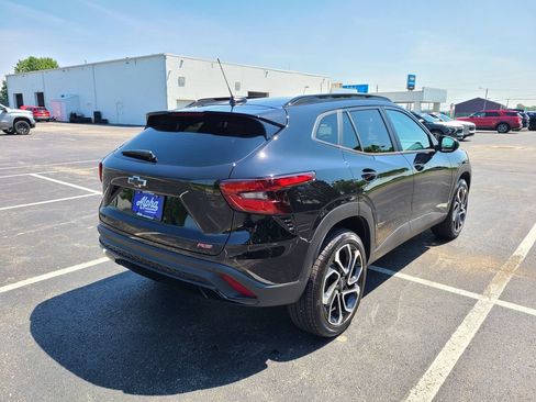 New 2026 Chevrolet Trax RS w/ Sunroof Package FWD image 7