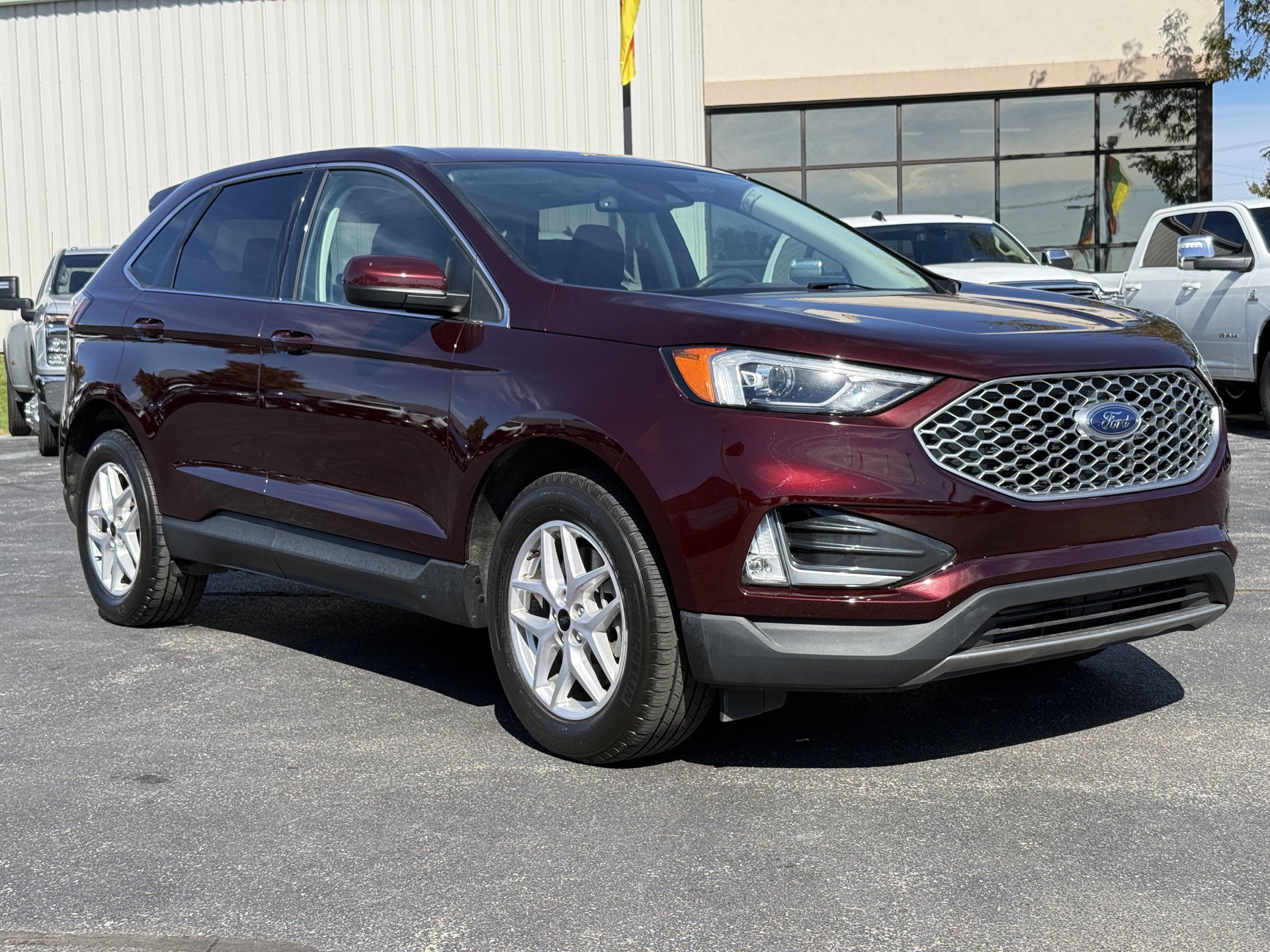Used 2024 Ford Edge SEL w/ Convenience Package AWD/4WD image 2