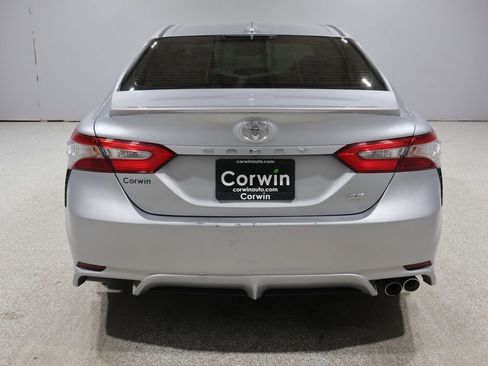 Used 2018 Toyota Camry SE w/ Audio Package FWD image 3
