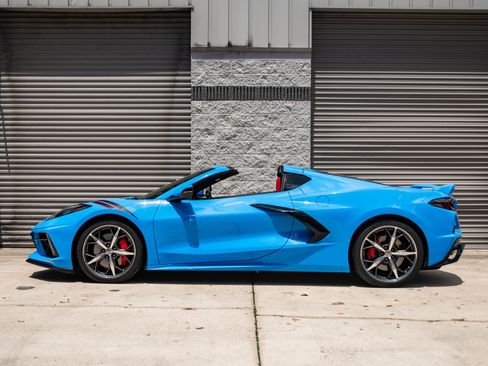 Used 2021 Chevrolet Corvette Stingray Coupe w/ Z51 Performance Package RWD image 8