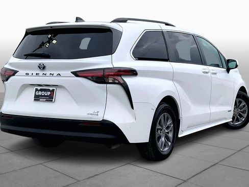 Used 2021 Toyota Sienna LE image 12