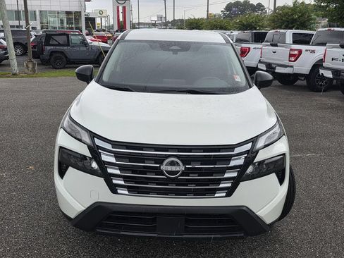 Used 2024 Nissan Rogue S FWD image 3