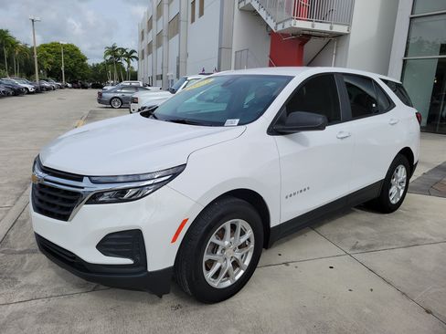 Used 2023 Chevrolet Equinox LS FWD image 3