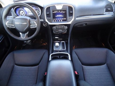 Used 2023 Chrysler 300 Touring image 11