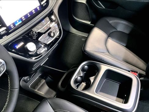 New 2026 Chrysler Pacifica Select image 17