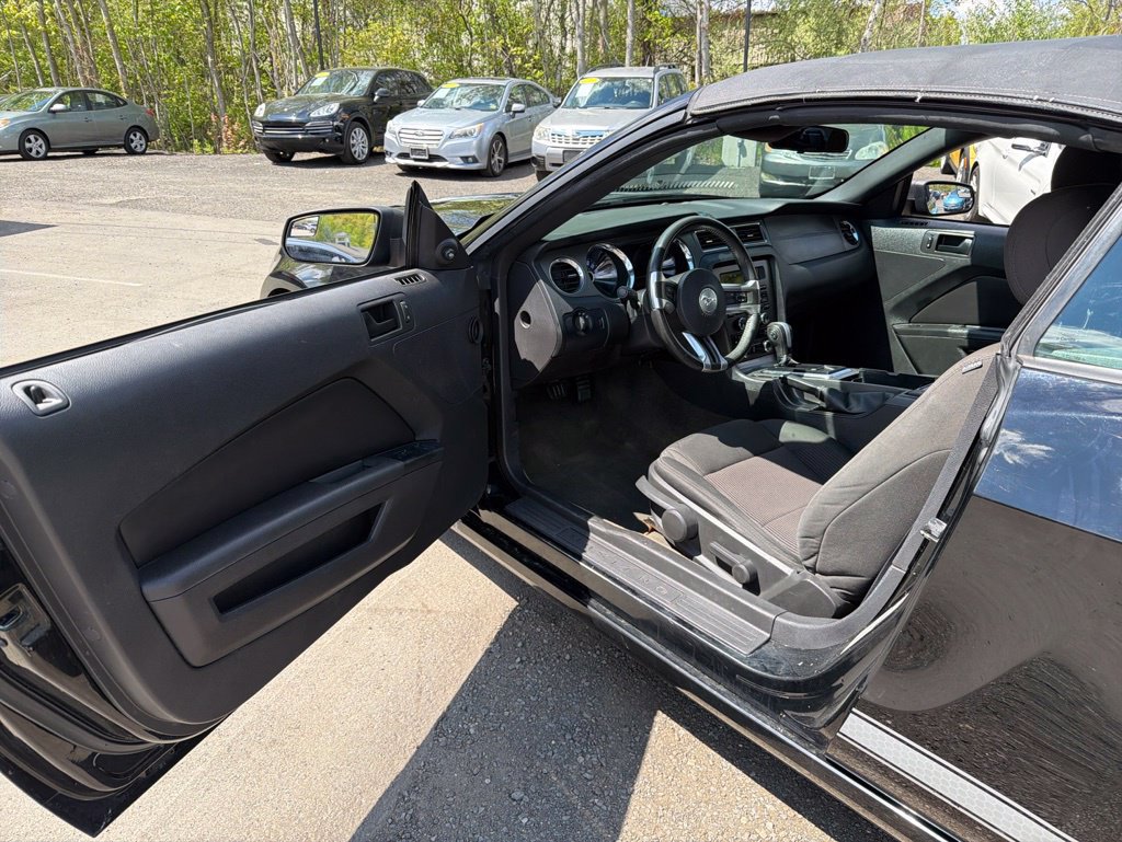 Used 2014 Ford Mustang Convertible RWD image 22