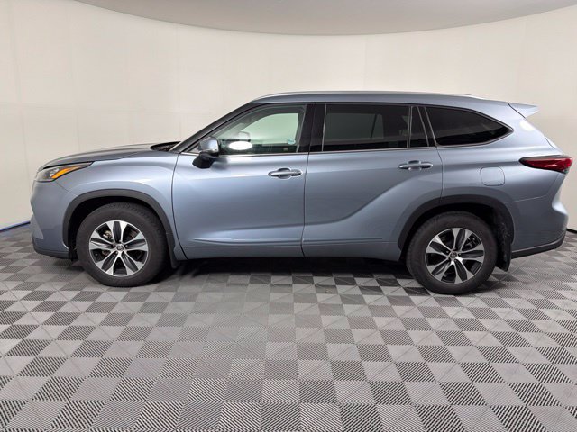 Used 2020 Toyota Highlander XLE AWD/4WD image 12