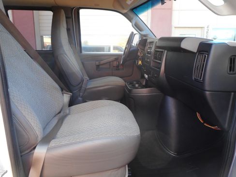 Used 2017 Chevrolet Express 3500 LT w/ LT Preferred Equipment Group RWD image 25