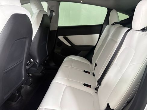 Used 2022 Tesla Model Y Long Range AWD/4WD image 26