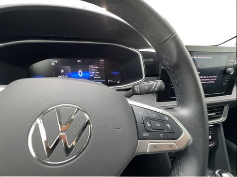 Used 2025 Volkswagen Taos SE FWD image 39