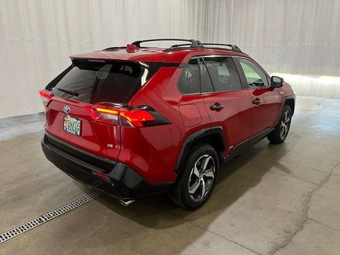 Used 2021 Toyota RAV4 SE w/ Weather & Moonroof Package AWD/4WD image 4