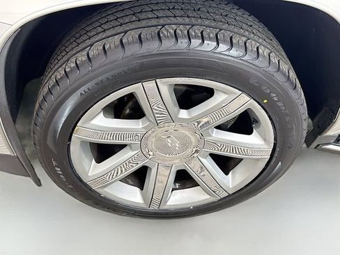 Used 2017 Cadillac Escalade ESV Luxury AWD/4WD image 35