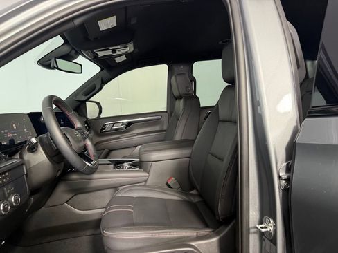 Used 2026 Chevrolet Suburban RST RWD image 23