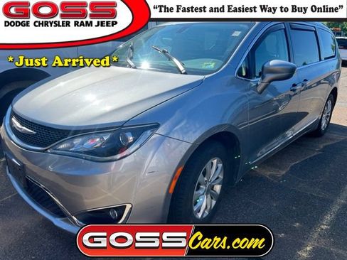 Used 2019 Chrysler Pacifica Touring-L FWD image 1