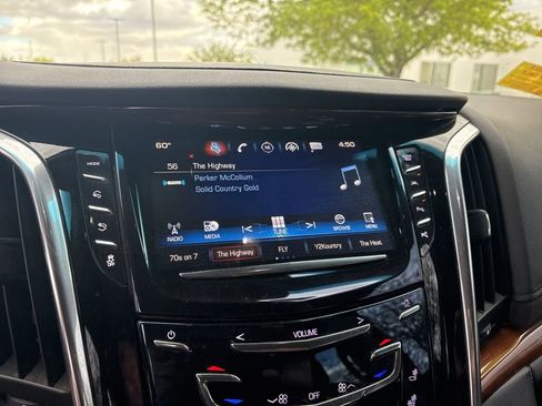 Used 2018 Cadillac Escalade ESV Luxury image 11