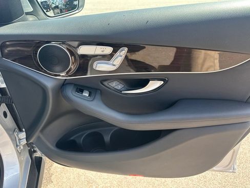 Used 2019 Mercedes-Benz GLC 300 4MATIC image 8