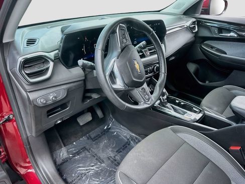 Used 2024 Chevrolet TrailBlazer LT w/ Convenience Package FWD image 9