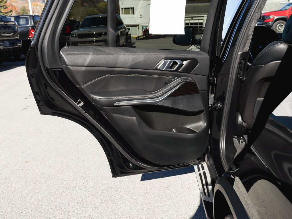 Used 2023 BMW X5 xDrive40i AWD/4WD image 14